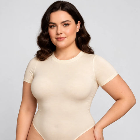 Body Baumont de manga curta vestido em modelo, vista frontal