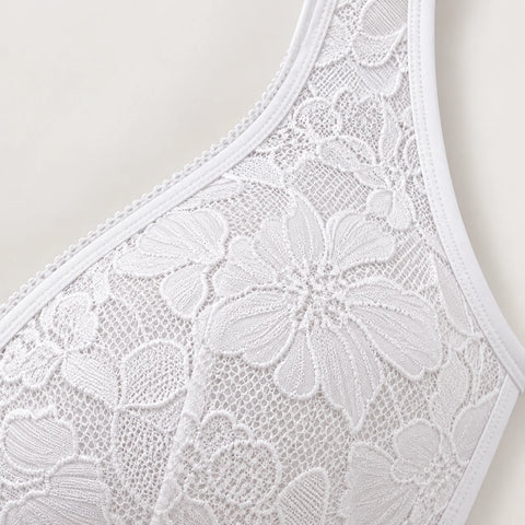 Detalhe do acabamento floral e da borda do Sutiã Auria branco